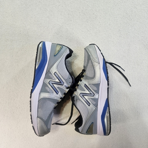 New Balance Other - New Balance 1540v2 Running Shoes Mens 9 4E Extra Wide Gray Blue